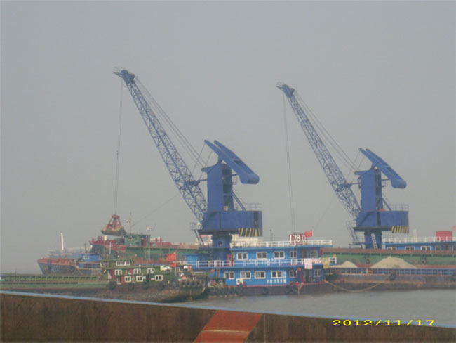 電動(dòng)浮式起重機(jī)